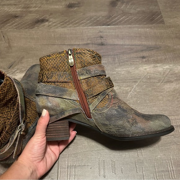 L'Artiste Spring Step Shazzam Leather Hand Painted Ankle Booties 41 NWOB - Picture 6 of 6